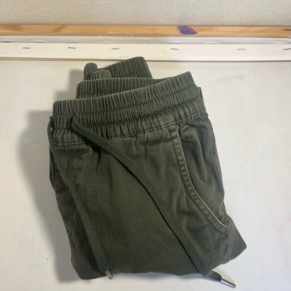 Green active wear pants, great for hiking, walking around, and to lounge in! - Picture 2 of 3